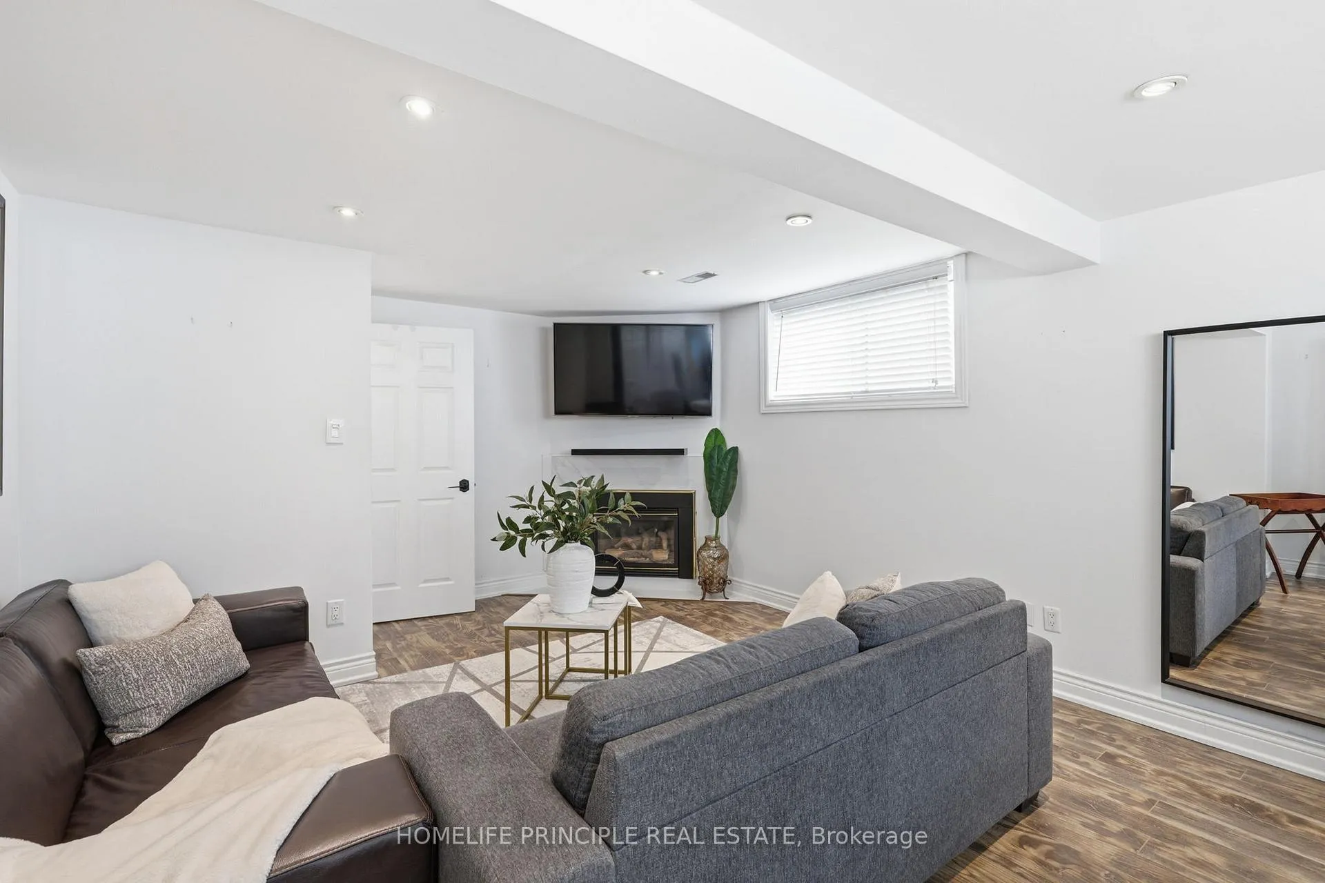 Photo 30 of 101 Renault Crescent, Etobicoke, Humber Heights — HOMEH