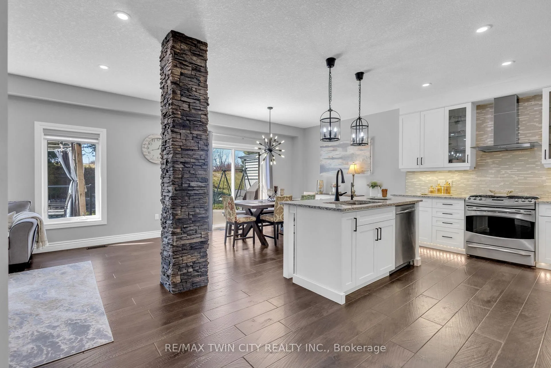 Photo 10 of 515 St Moritz Avenue, Waterloo, Clair Hills — HOMEH