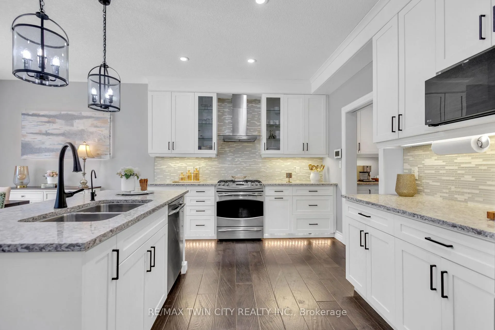 Photo 11 of 515 St Moritz Avenue, Waterloo, Clair Hills — HOMEH