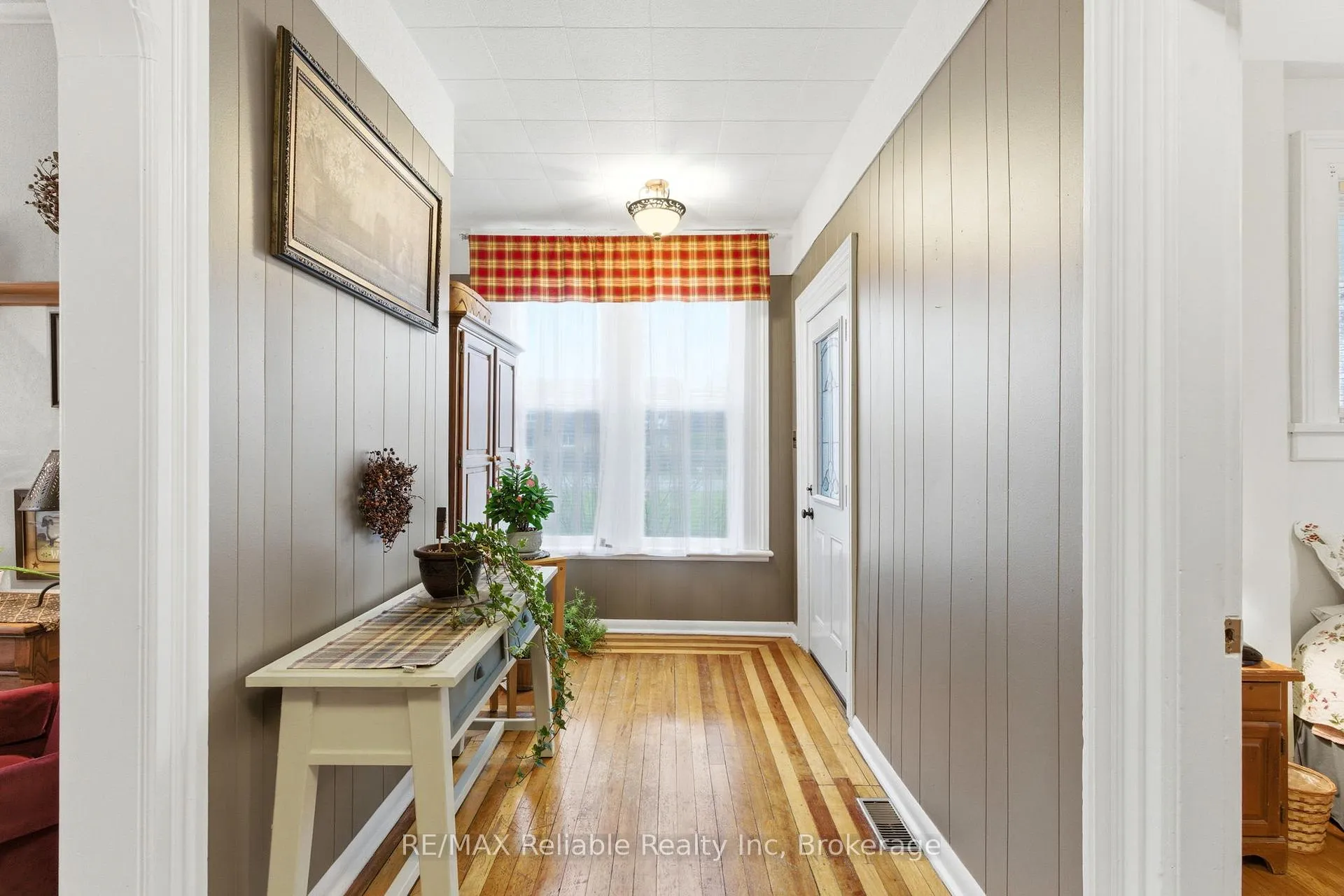 Photo 4 of 43 Jarvis Street N, Huron East, Seaforth — HOMEH