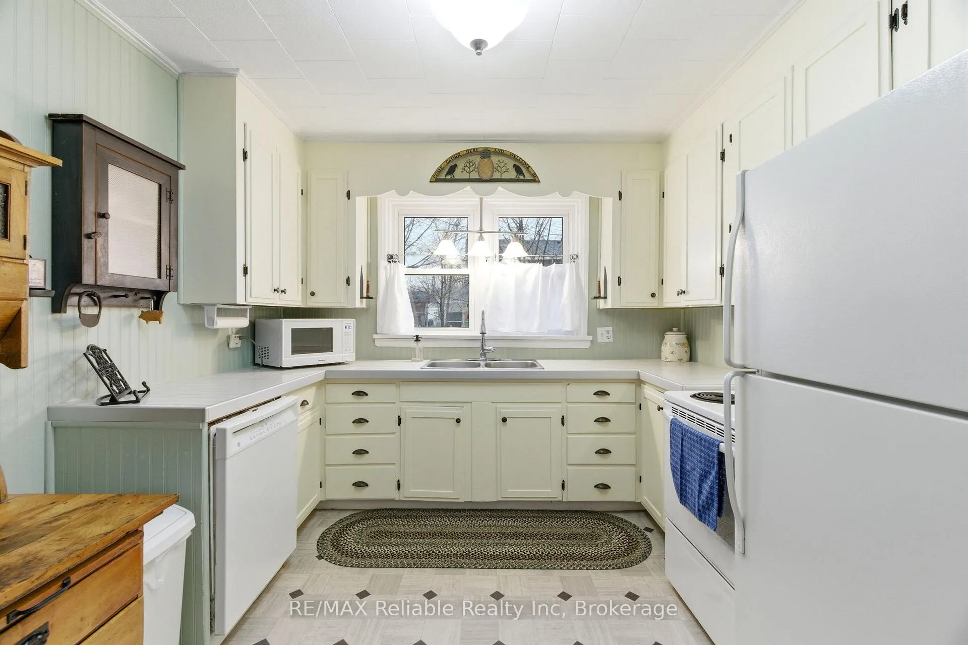 Photo 16 of 43 Jarvis Street N, Huron East, Seaforth — HOMEH