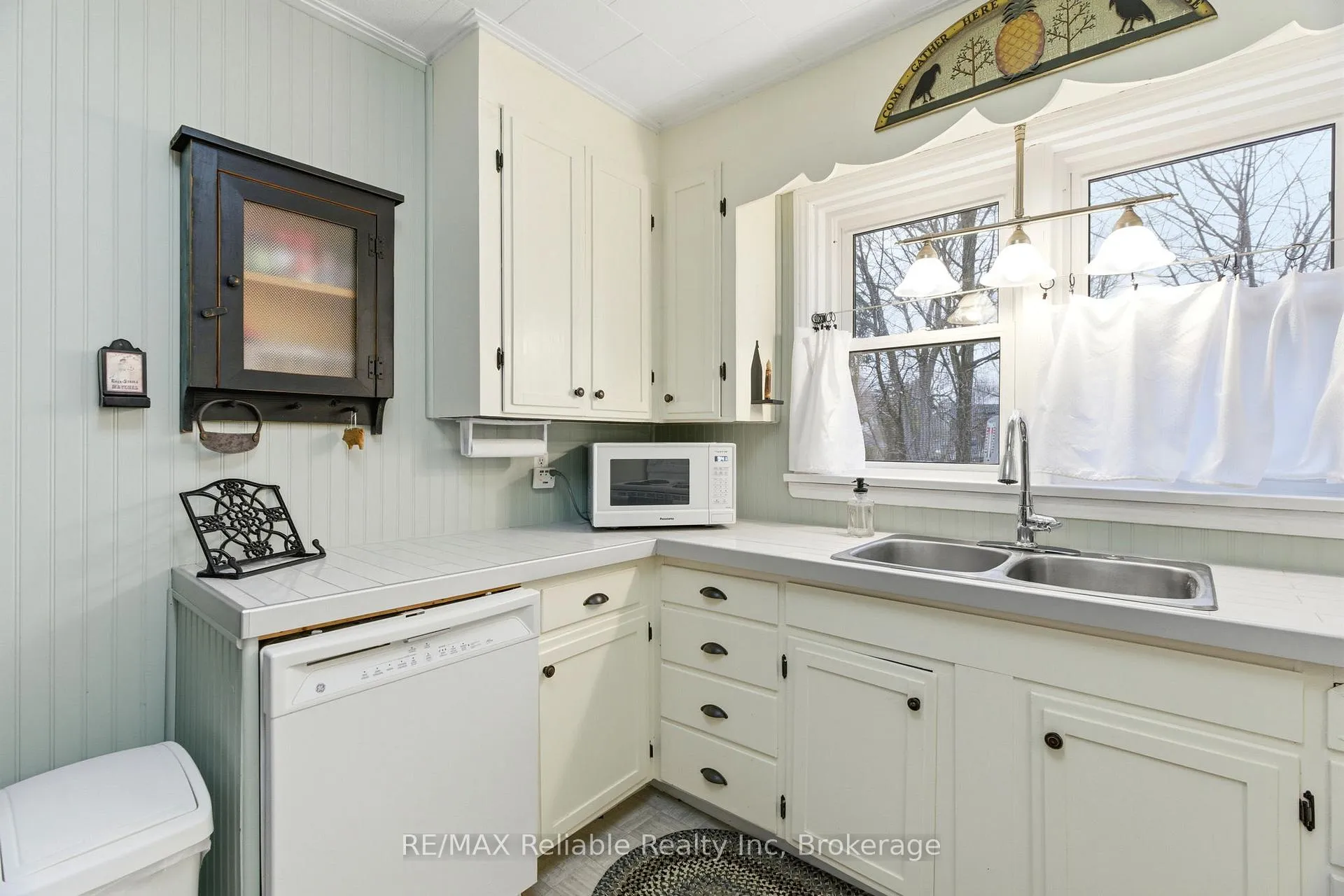 Photo 17 of 43 Jarvis Street N, Huron East, Seaforth — HOMEH