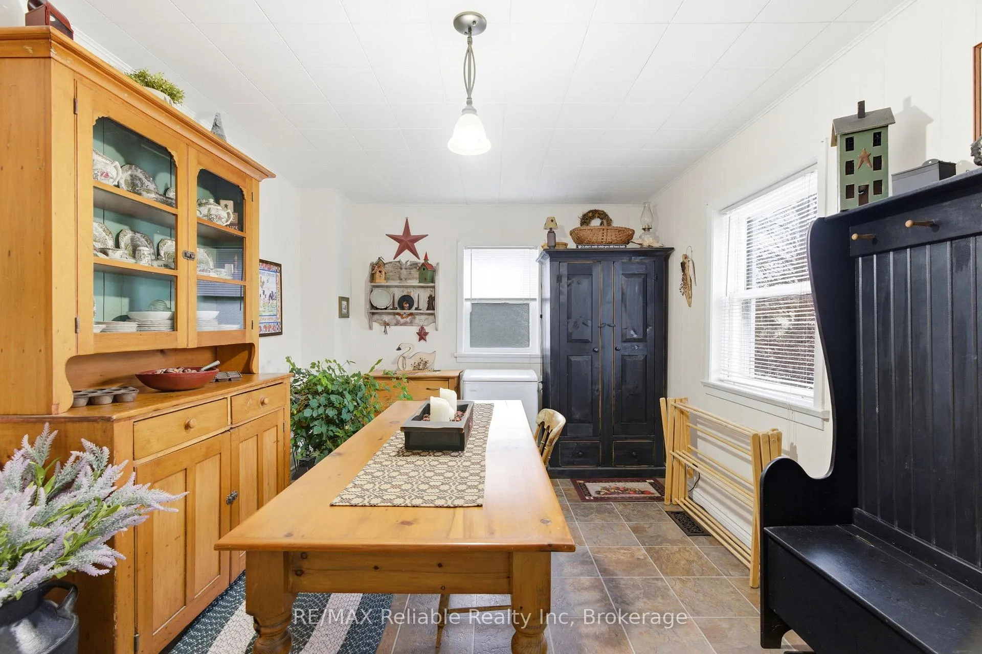 Photo 18 of 43 Jarvis Street N, Huron East, Seaforth — HOMEH