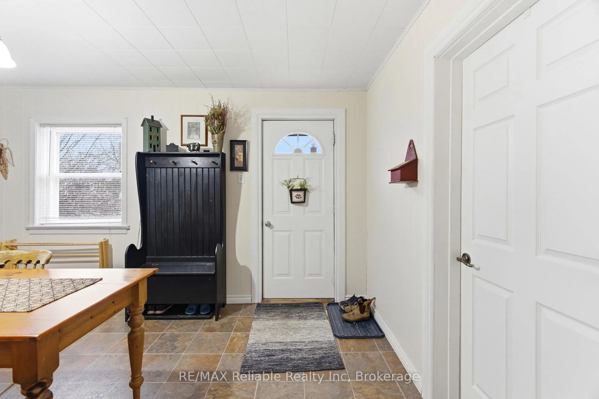 Photo 20 of 43 Jarvis Street N, Huron East, Seaforth — HOMEH