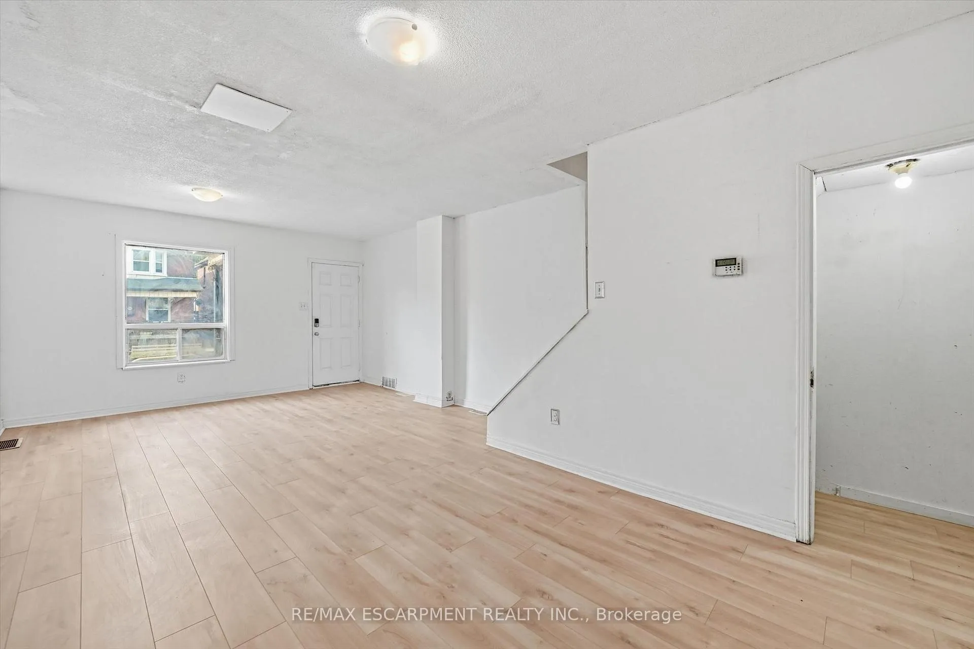 Photo 7 of 761 Cannon Street E, Hamilton, Stipley — HOMEH