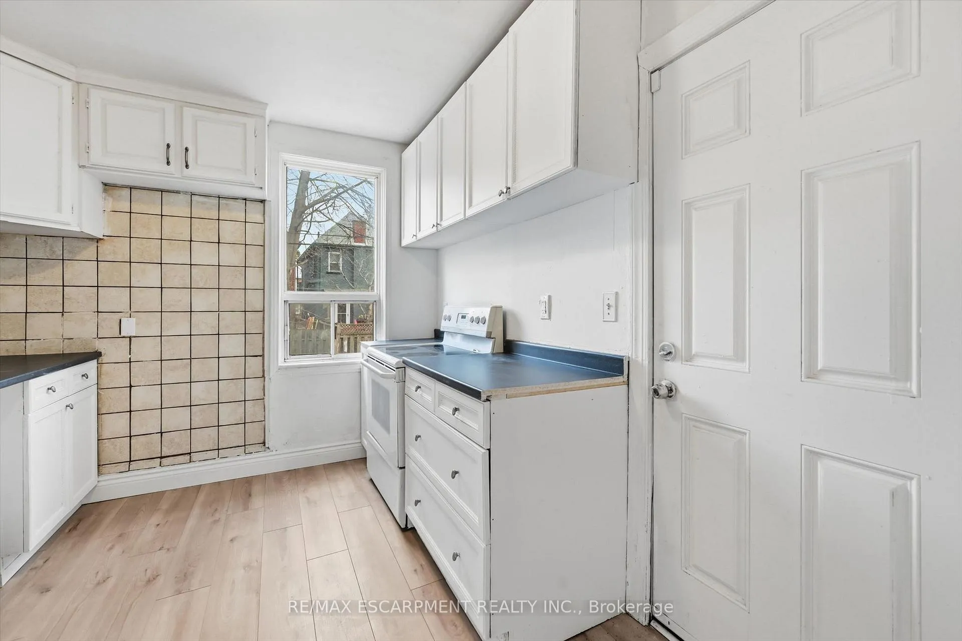 Photo 9 of 761 Cannon Street E, Hamilton, Stipley — HOMEH