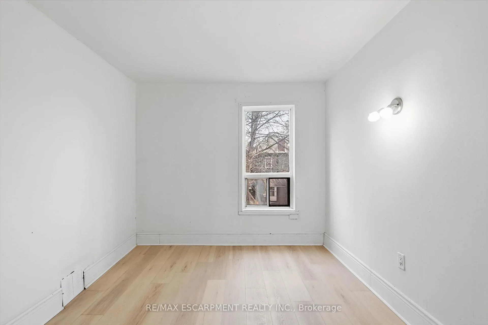 Photo 15 of 761 Cannon Street E, Hamilton, Stipley — HOMEH