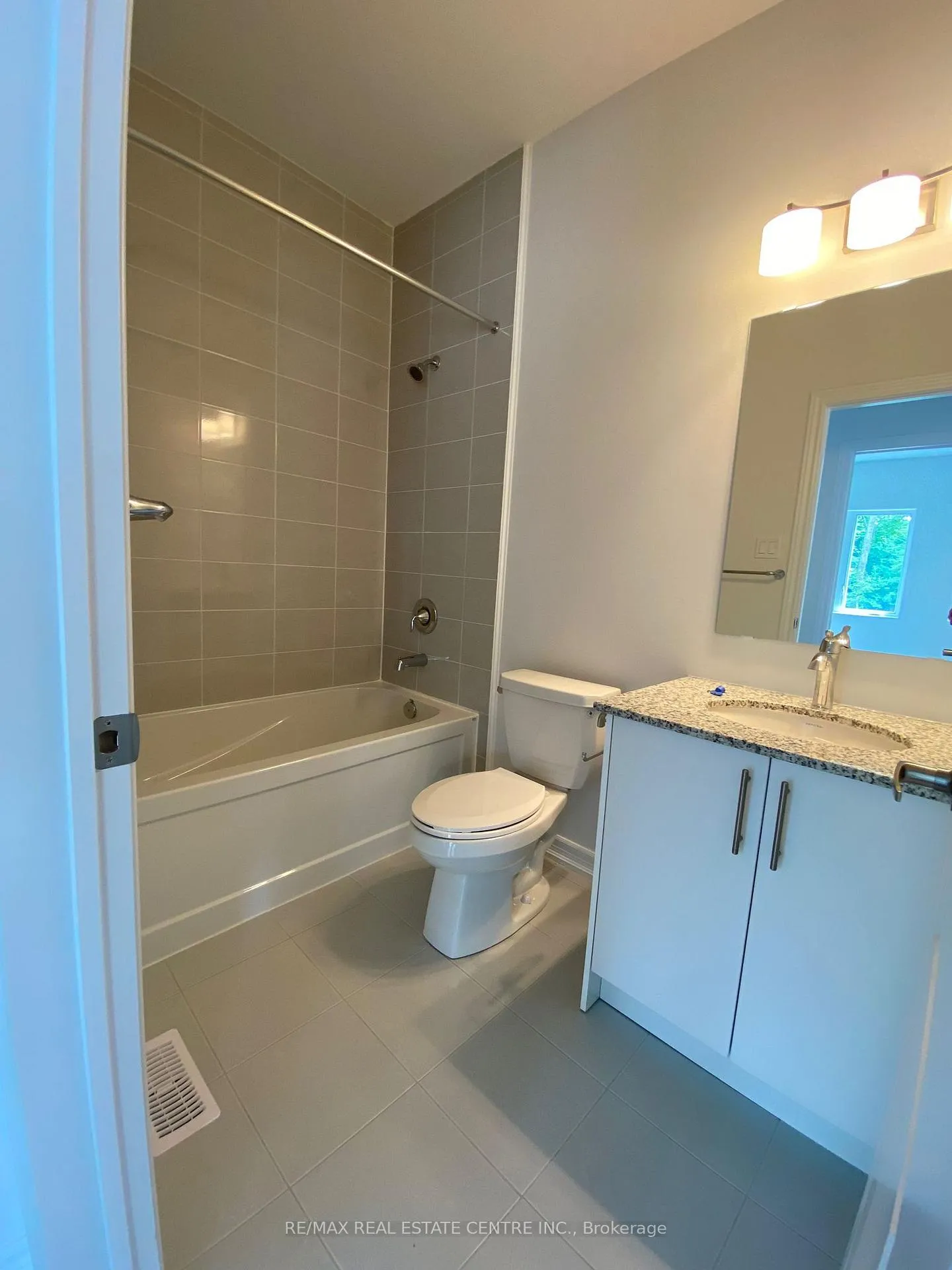 Photo 20 of 122 Adley Drive, Brockville — HOMEH