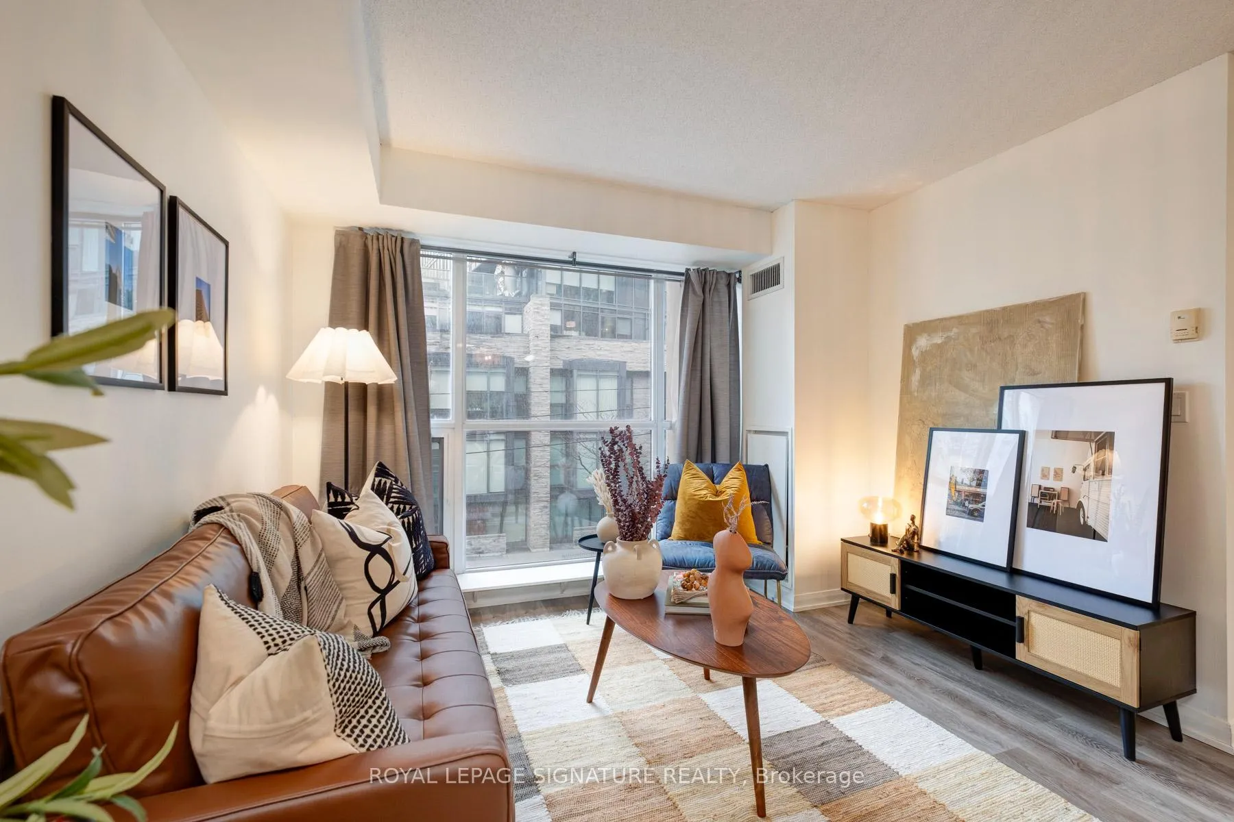 Photo 5 of Unit 311, 18 Beverley Street, Toronto, Kensington-Chinatown — HOMEH