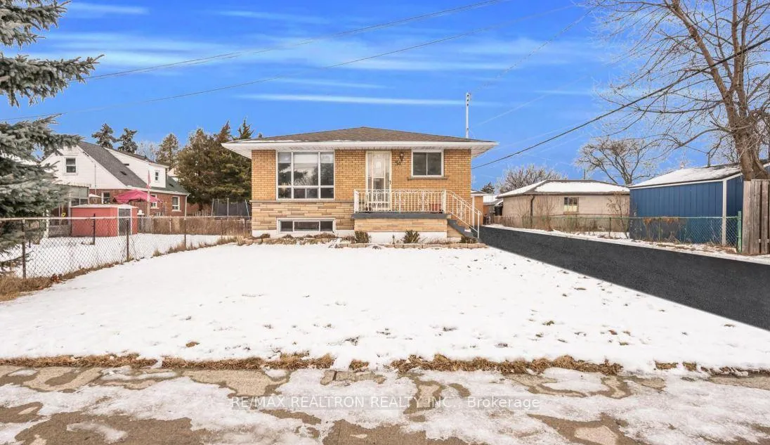 Photo 3 of 51 Robroy Avenue, Hamilton, Corman — HOMEH
