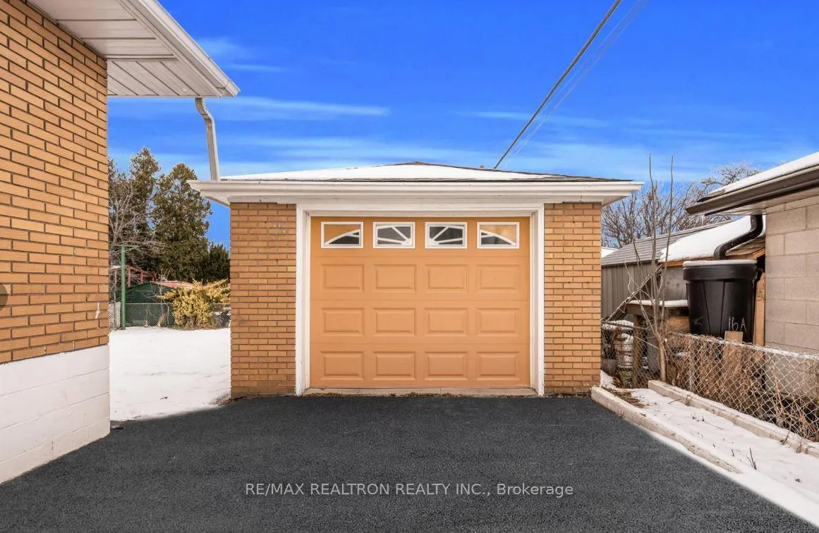 Photo 6 of 51 Robroy Avenue, Hamilton, Corman — HOMEH