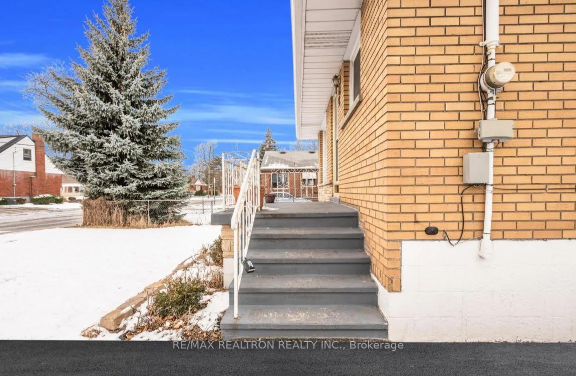 Photo 7 of 51 Robroy Avenue, Hamilton, Corman — HOMEH
