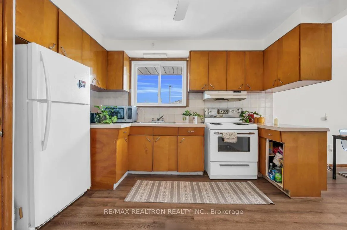 Photo 13 of 51 Robroy Avenue, Hamilton, Corman — HOMEH
