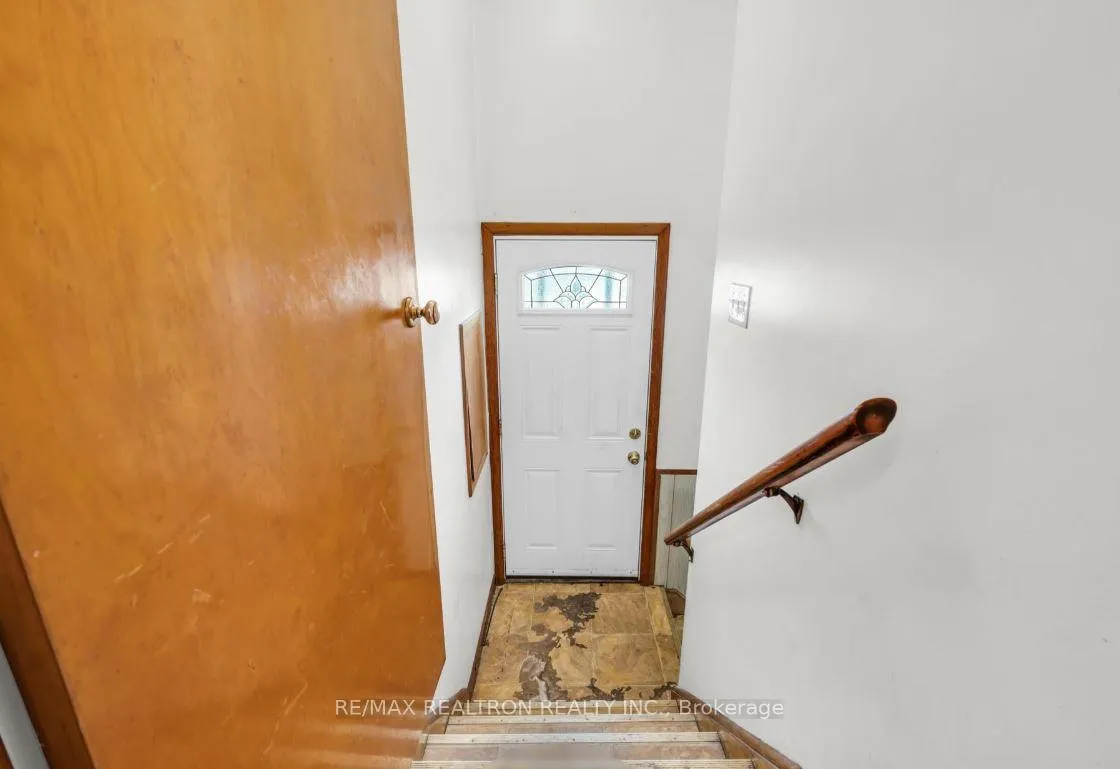 Photo 25 of 51 Robroy Avenue, Hamilton, Corman — HOMEH