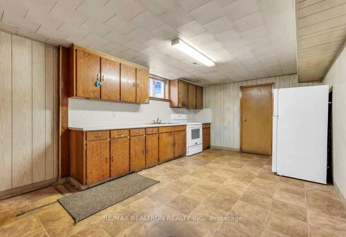 Photo 28 of 51 Robroy Avenue, Hamilton, Corman — HOMEH