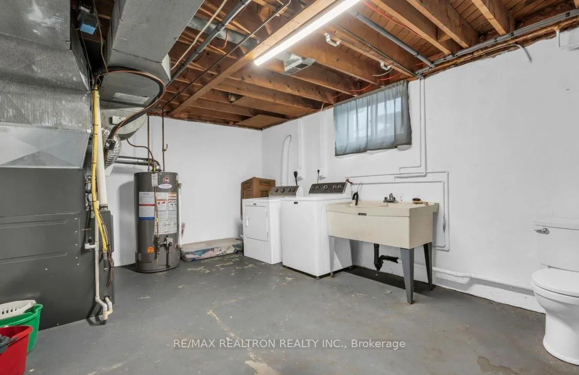 Photo 33 of 51 Robroy Avenue, Hamilton, Corman — HOMEH