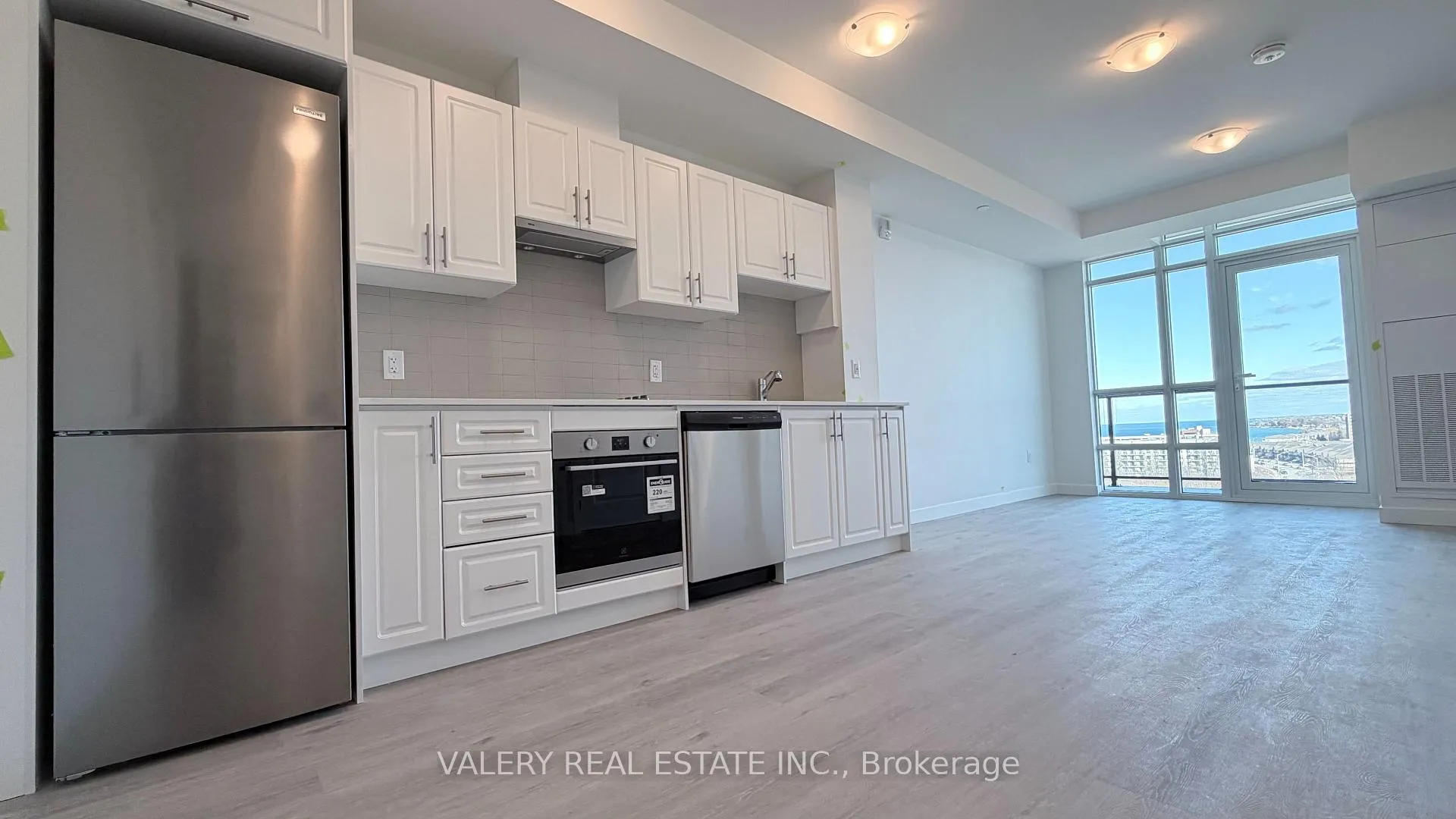 Photo 3 of Unit 1208, 461 Green Rd, Hamilton, Lakeshore — HOMEH