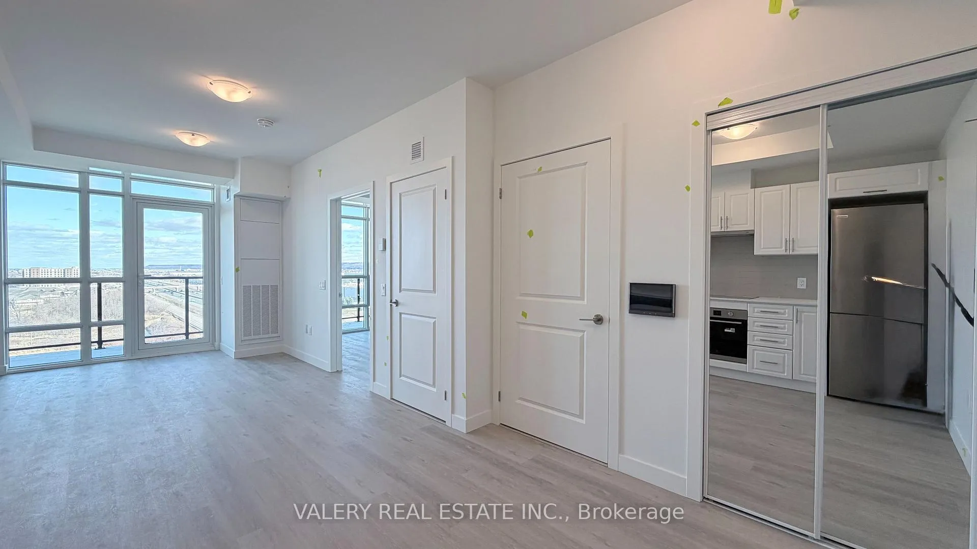 Photo 5 of Unit 1208, 461 Green Rd, Hamilton, Lakeshore — HOMEH