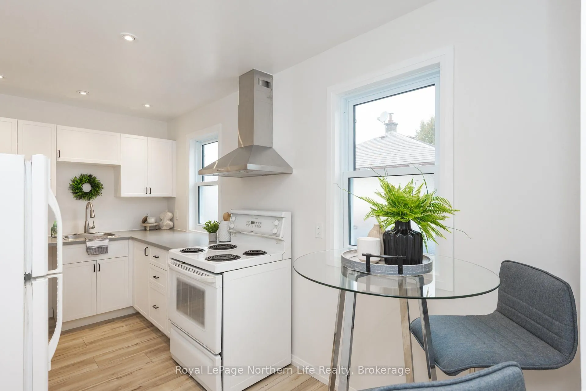 Photo 9 of 889 Phillip Street, North Bay, West End — HOMEH