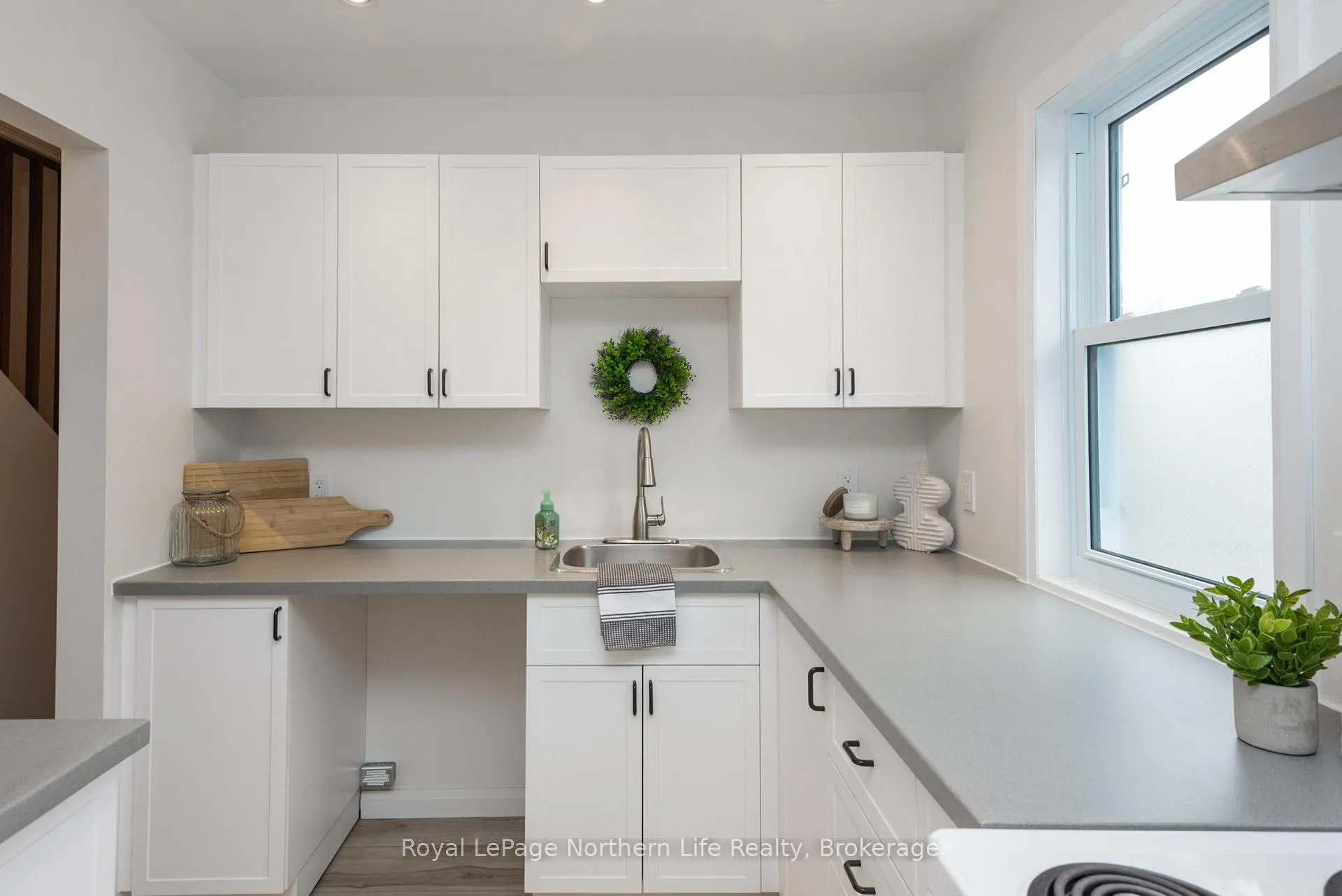 Photo 10 of 889 Phillip Street, North Bay, West End — HOMEH