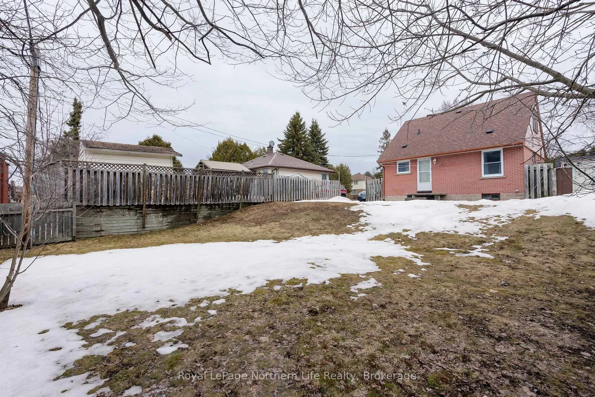 Photo 33 of 889 Phillip Street, North Bay, West End — HOMEH