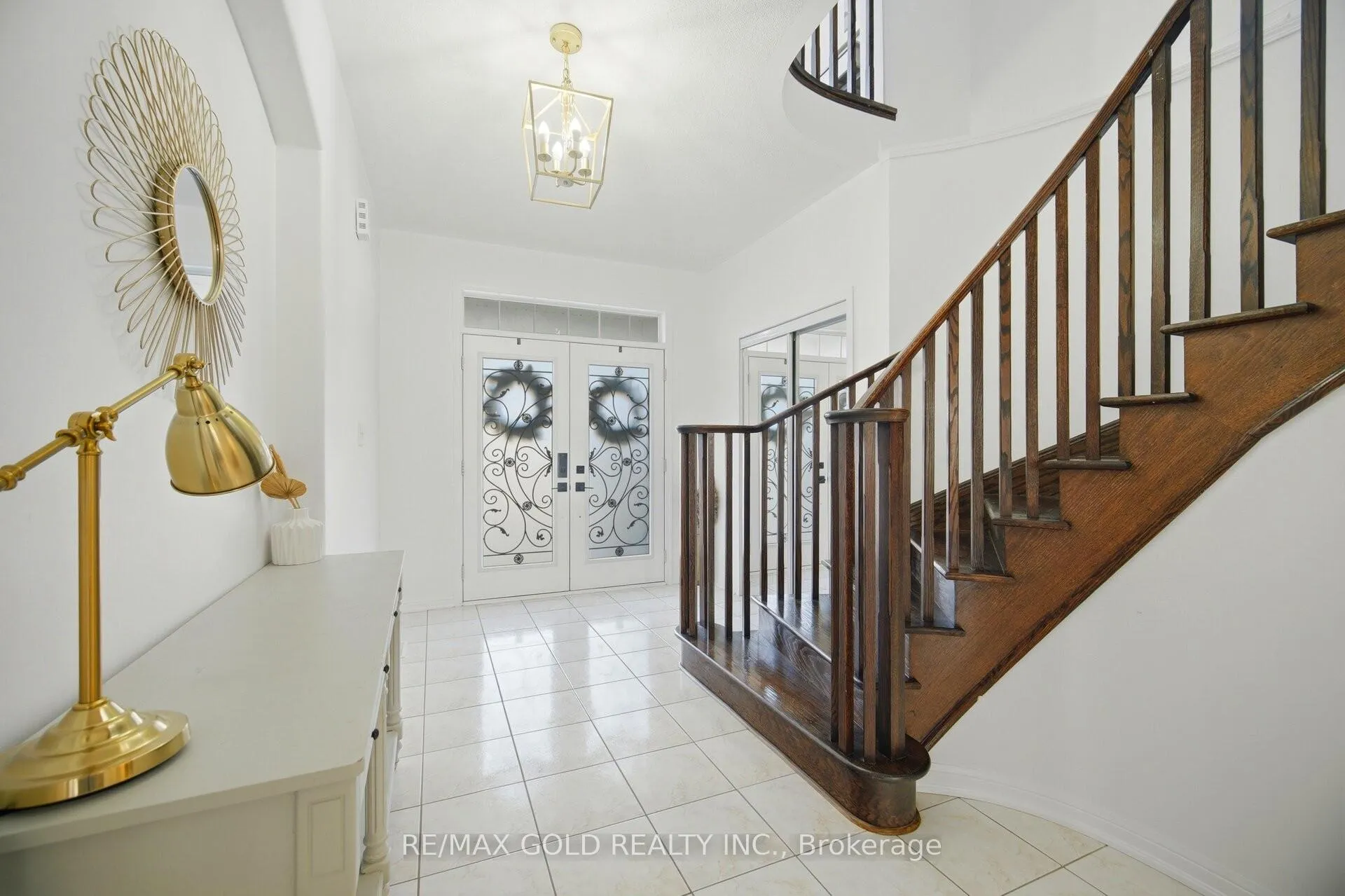Photo 2 of 20 Peppermint Close, Brampton, Bram East — HOMEH