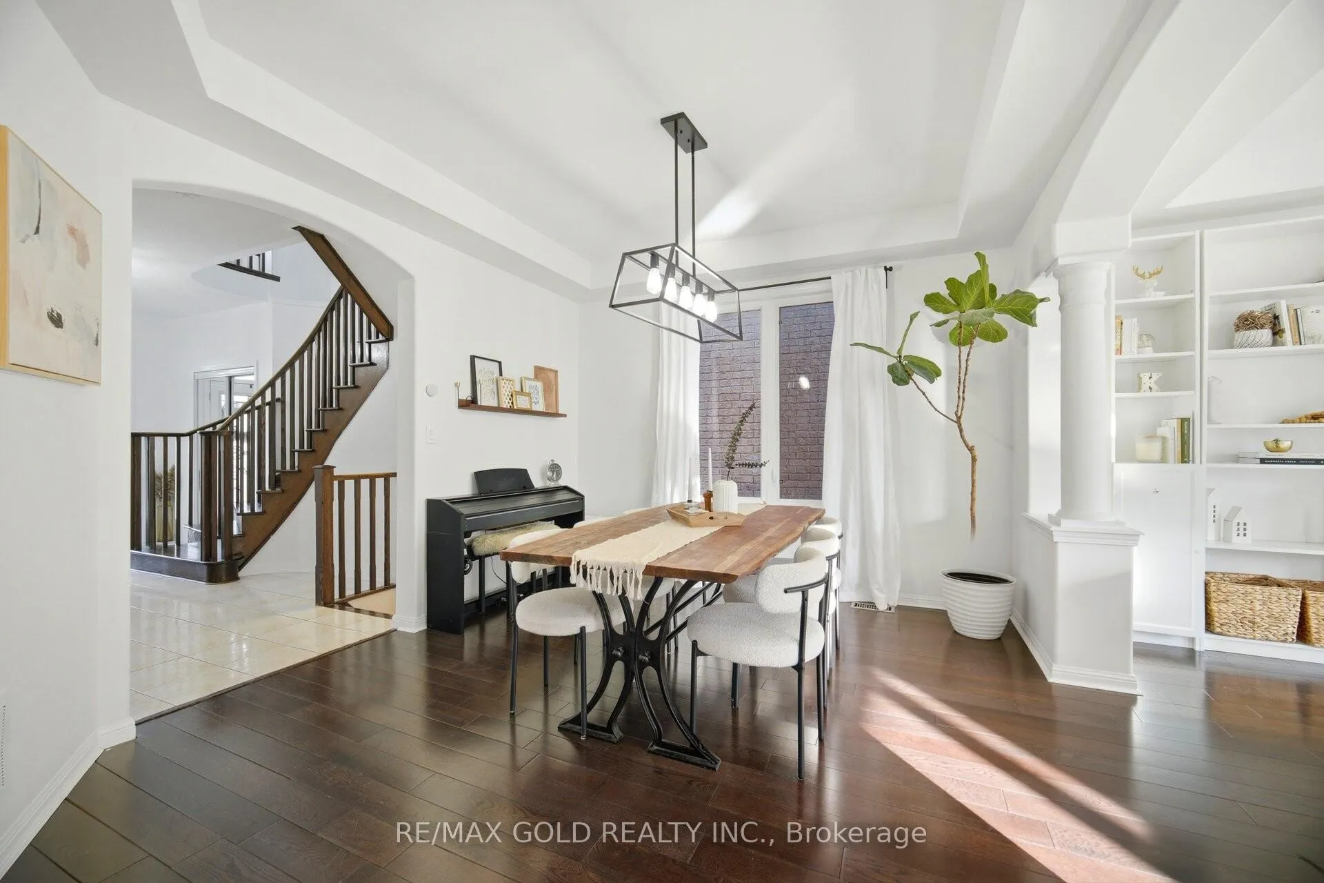 Photo 3 of 20 Peppermint Close, Brampton, Bram East — HOMEH