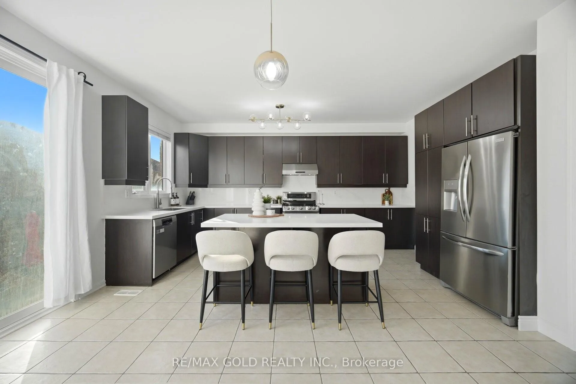Photo 8 of 20 Peppermint Close, Brampton, Bram East — HOMEH