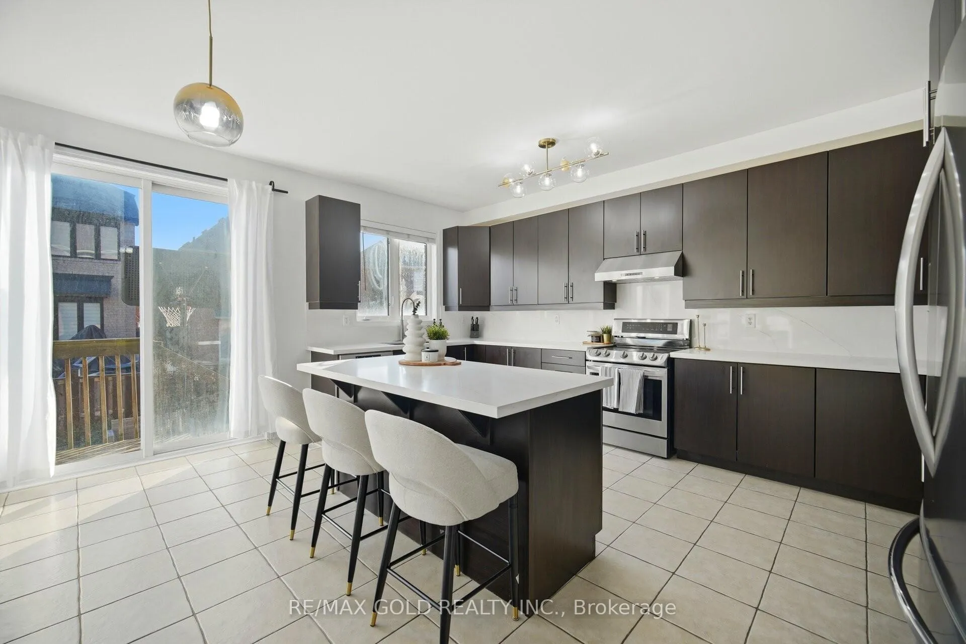 Photo 9 of 20 Peppermint Close, Brampton, Bram East — HOMEH