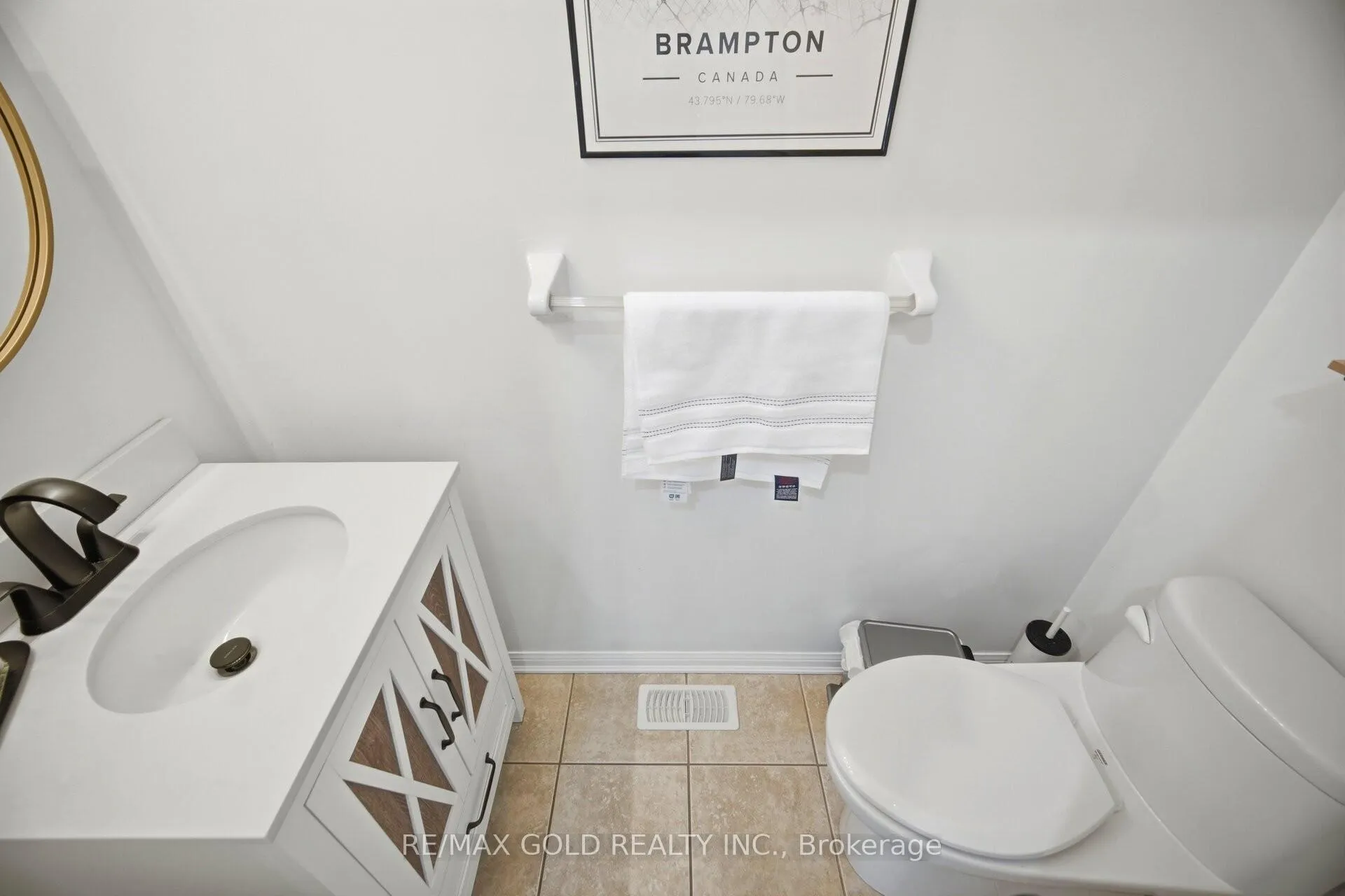 Photo 11 of 20 Peppermint Close, Brampton, Bram East — HOMEH