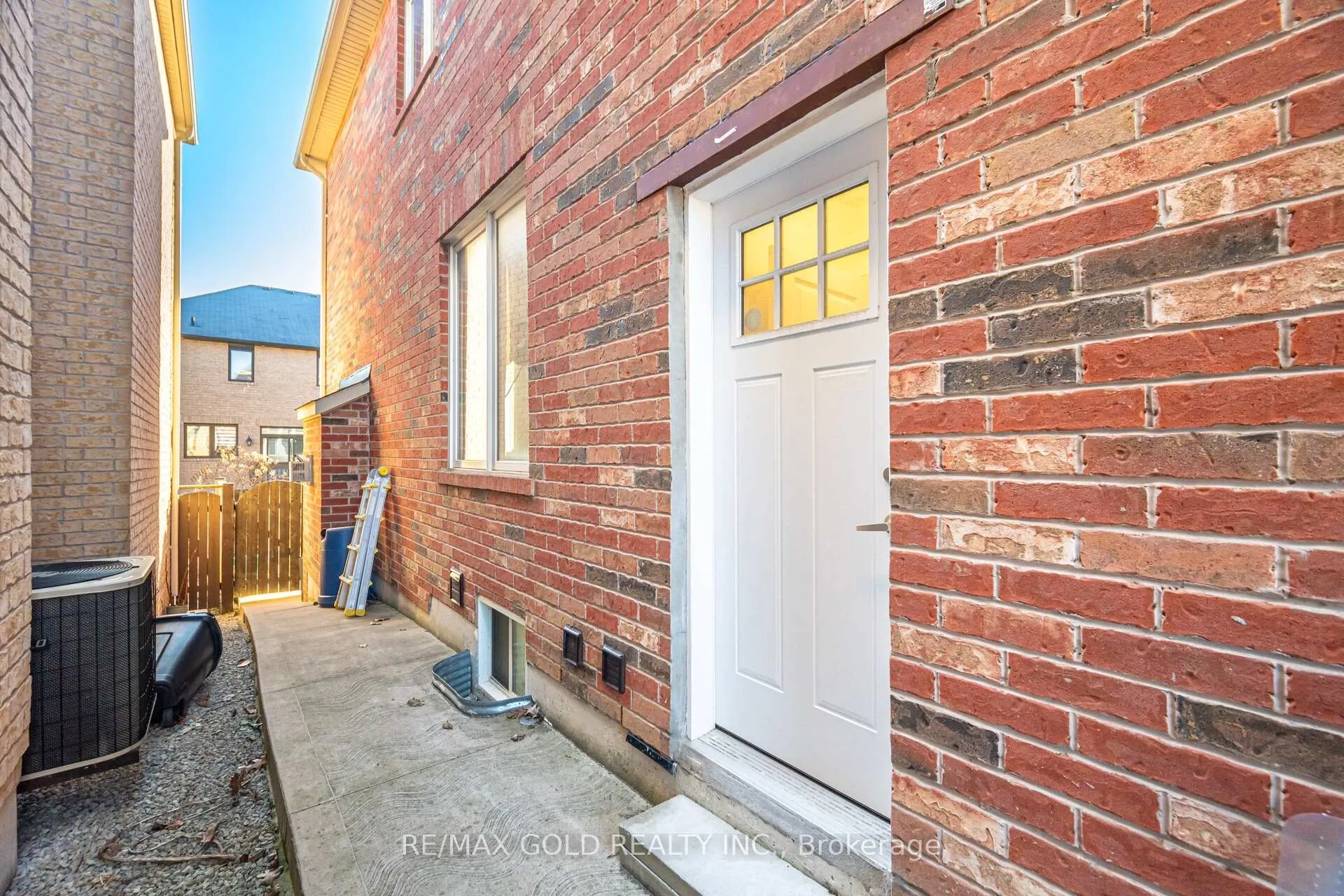Photo 28 of 20 Peppermint Close, Brampton, Bram East — HOMEH
