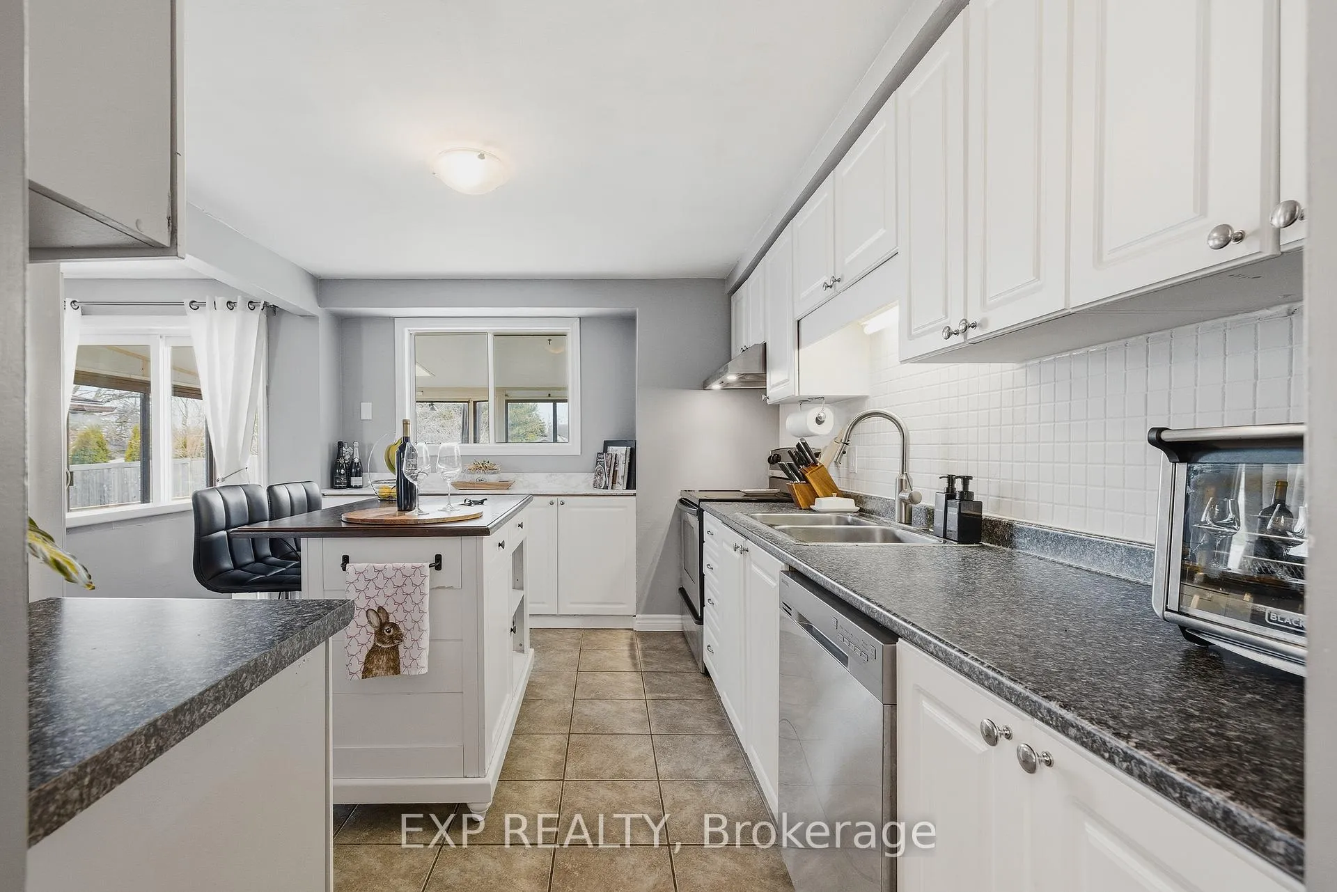 Photo 5 of 160 Carter Crescent, Cambridge — HOMEH