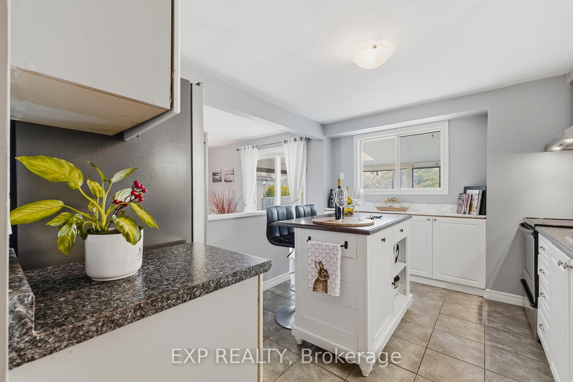 Photo 7 of 160 Carter Crescent, Cambridge — HOMEH