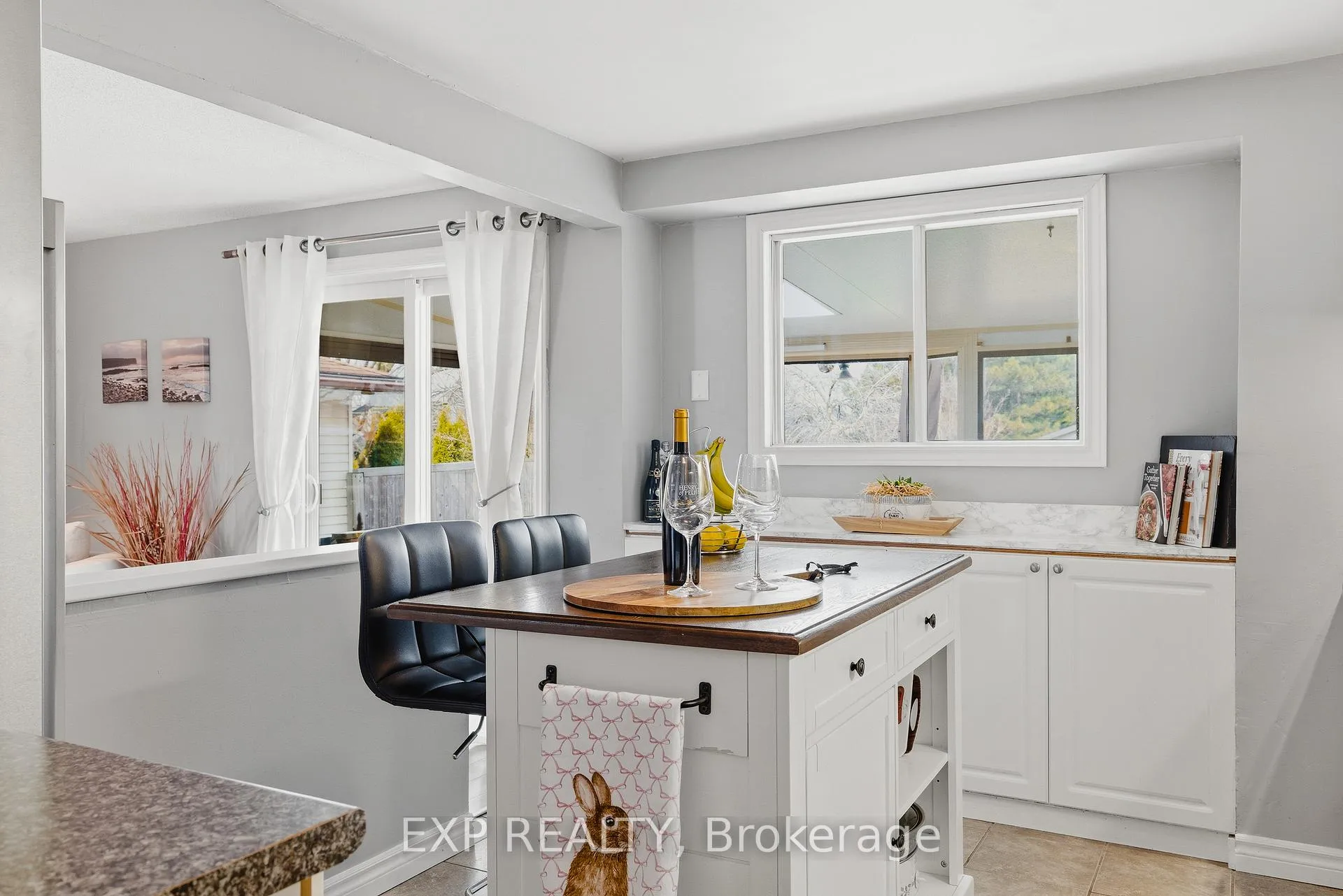 Photo 8 of 160 Carter Crescent, Cambridge — HOMEH