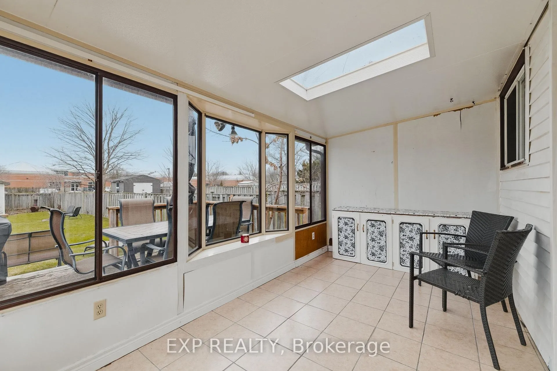 Photo 21 of 160 Carter Crescent, Cambridge — HOMEH