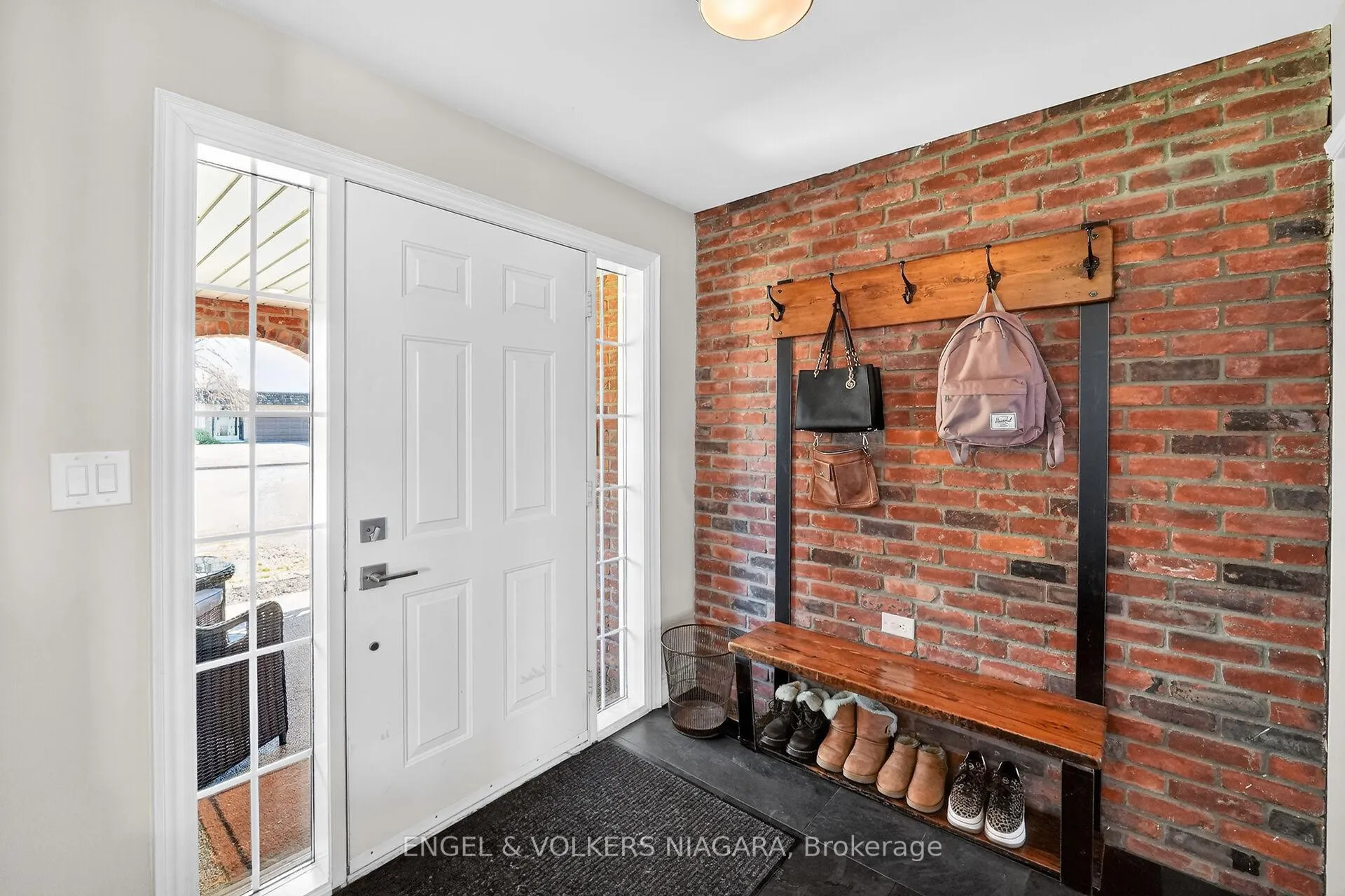 Photo 3 of 6965 Glengowan Crescent, Niagara Falls, Casey — HOMEH