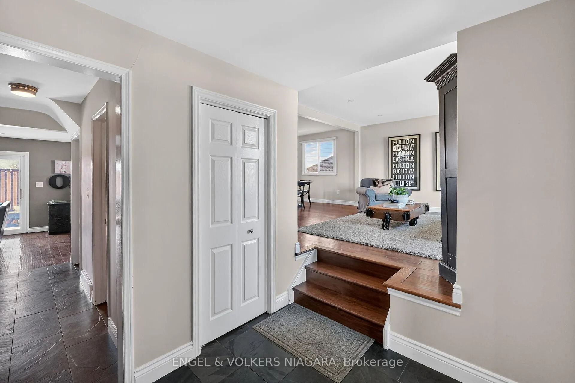 Photo 4 of 6965 Glengowan Crescent, Niagara Falls, Casey — HOMEH