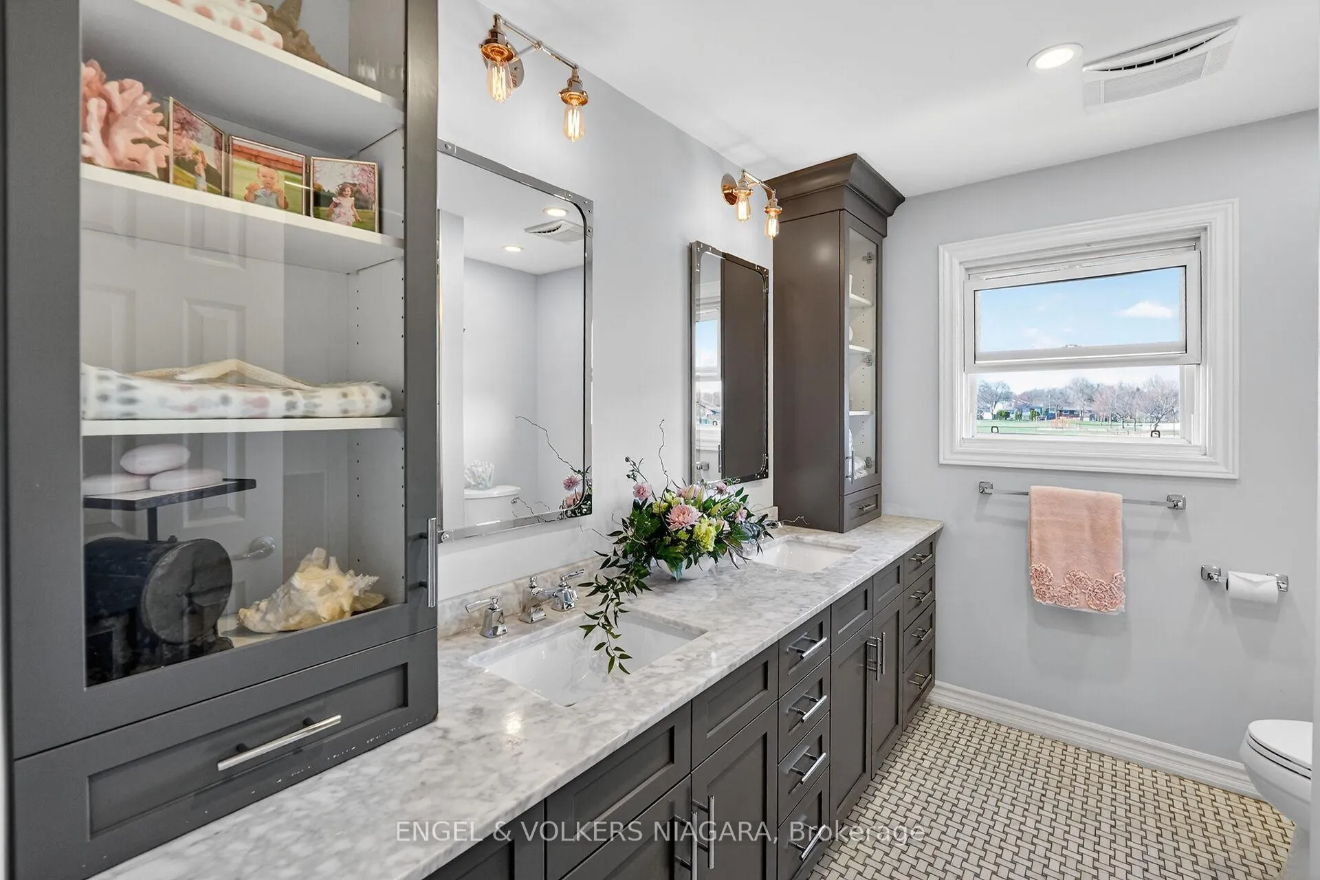 Photo 23 of 6965 Glengowan Crescent, Niagara Falls, Casey — HOMEH