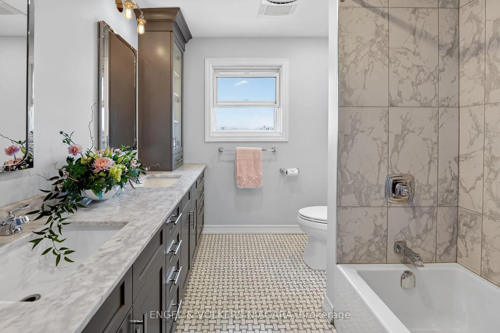 Photo 24 of 6965 Glengowan Crescent, Niagara Falls, Casey — HOMEH