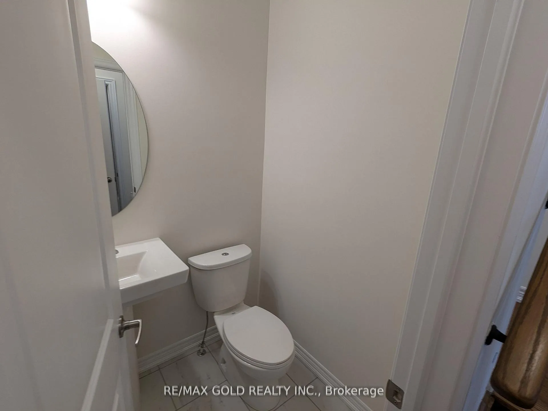 Photo 5 of 203 Broadacre Drive, Kitchener — HOMEH