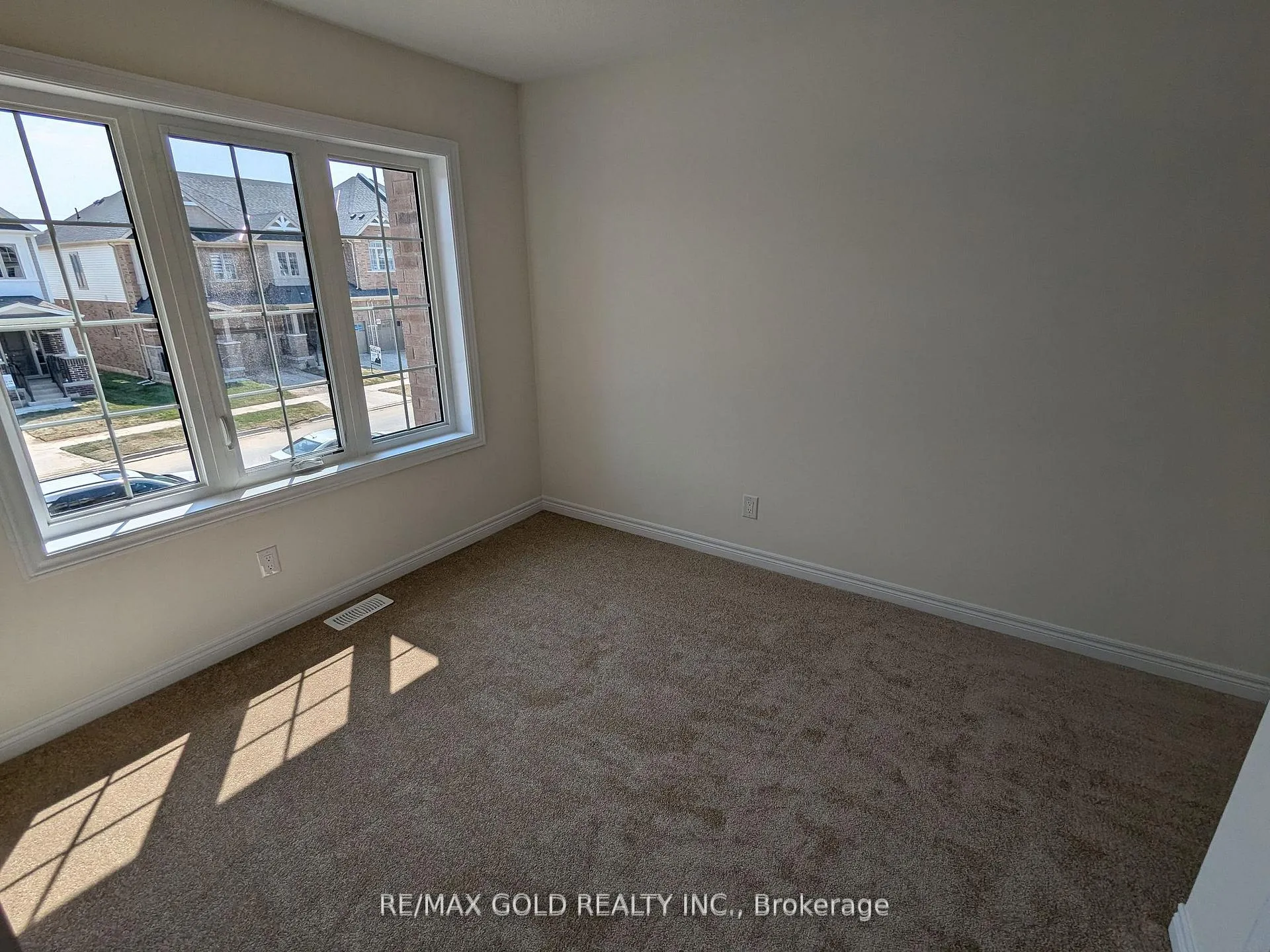 Photo 8 of 203 Broadacre Drive, Kitchener — HOMEH