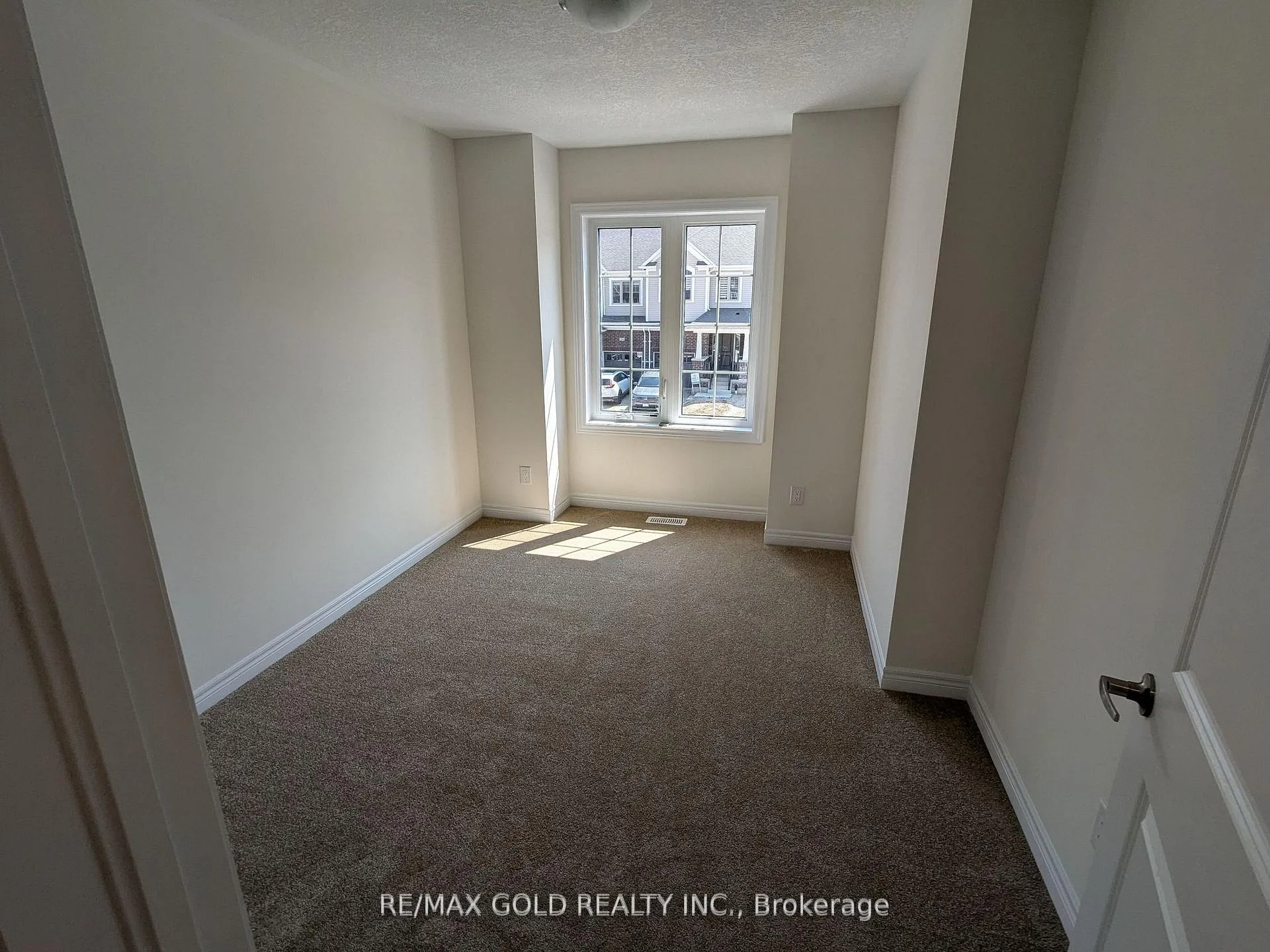 Photo 9 of 203 Broadacre Drive, Kitchener — HOMEH