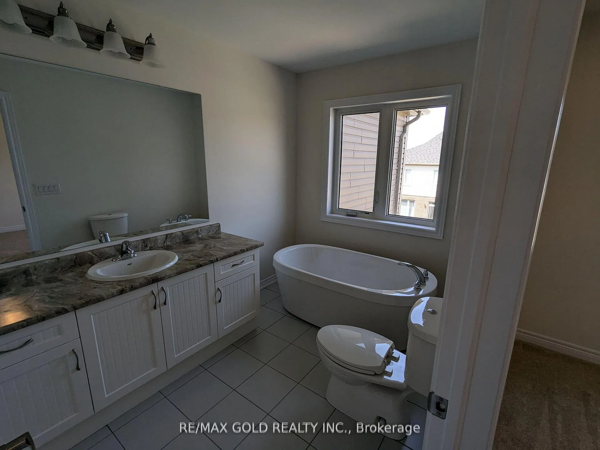 Photo 12 of 203 Broadacre Drive, Kitchener — HOMEH