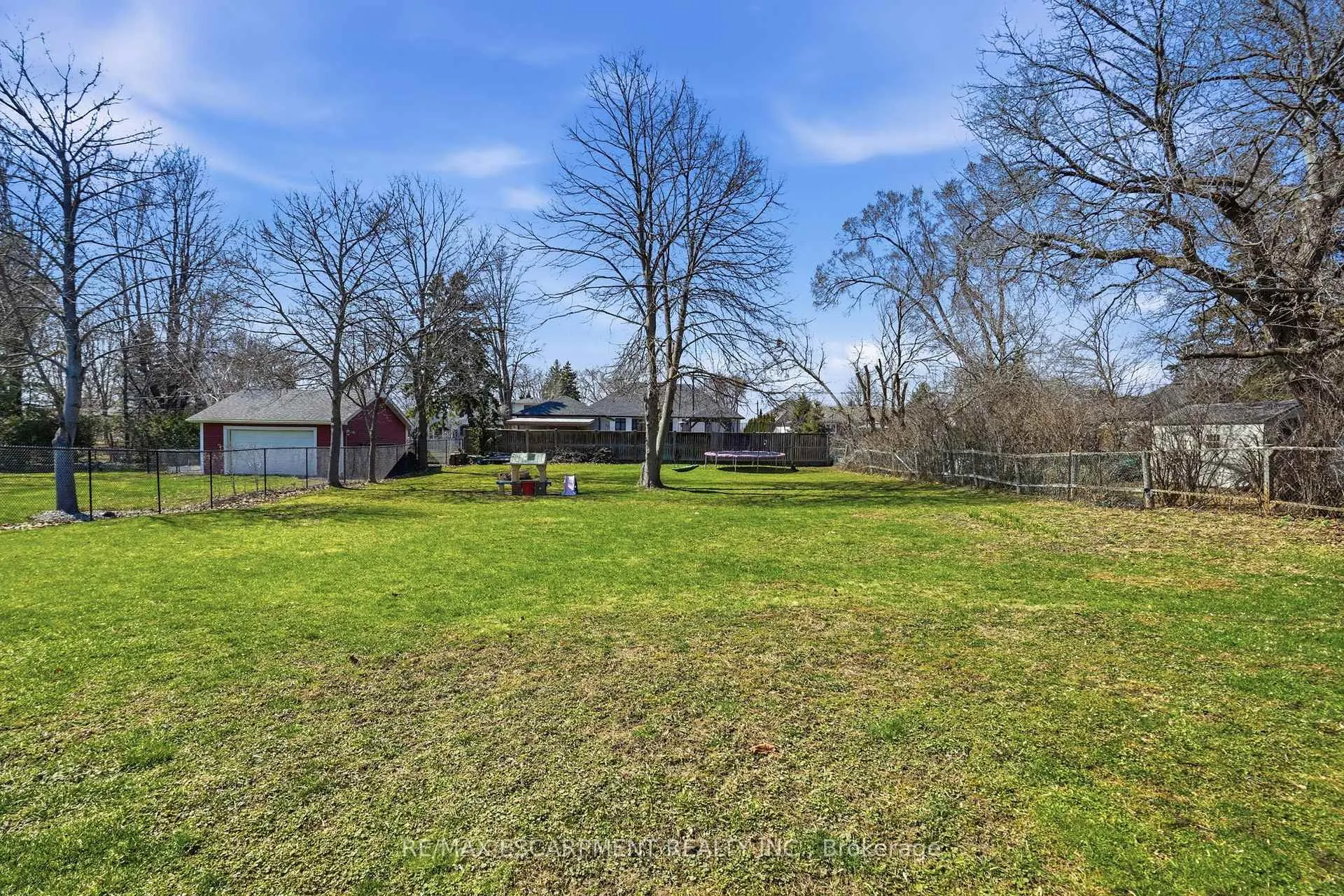 Photo 4 of 208 Seneca Avenue, Hamilton, Rural Glanbrook — HOMEH