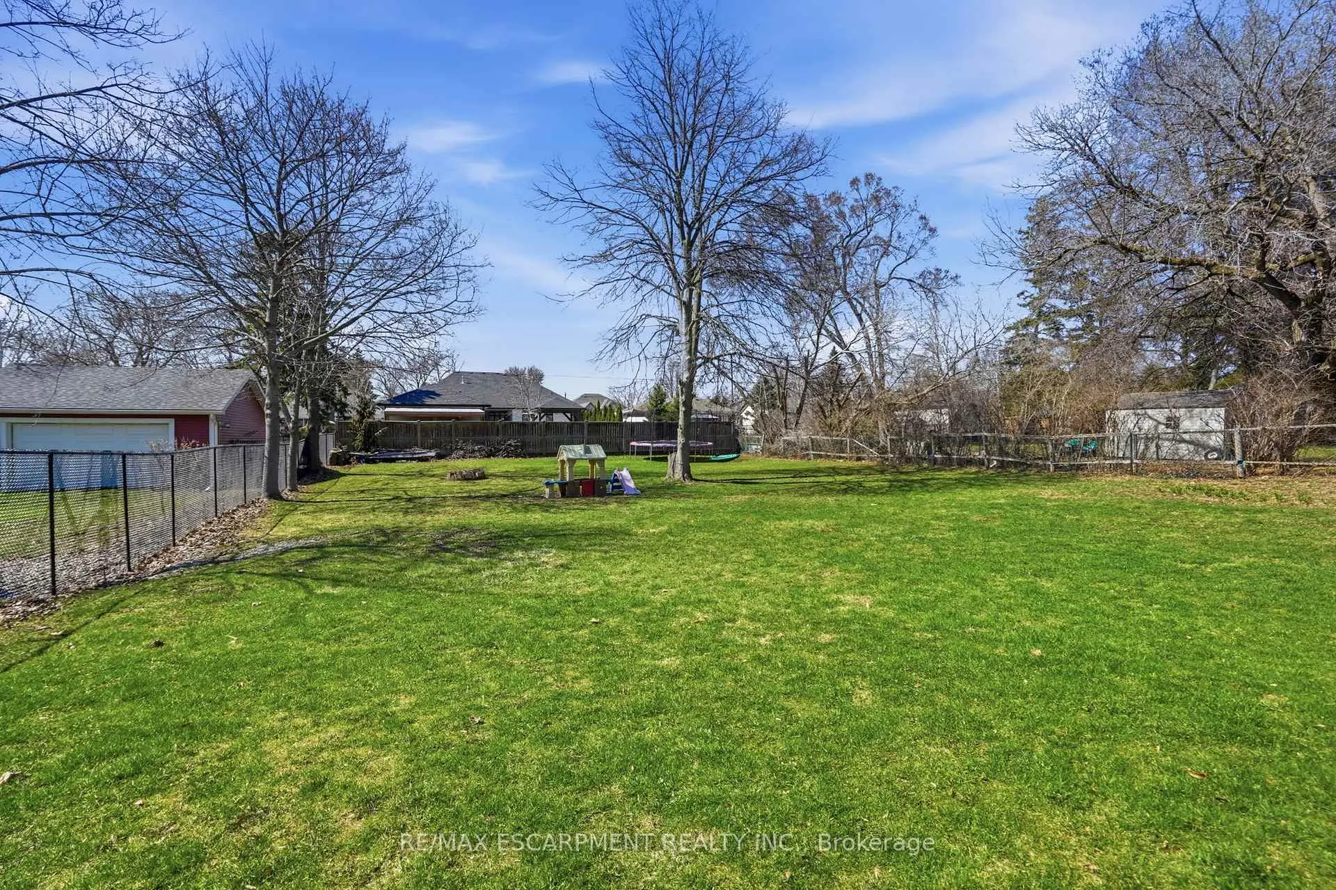 Photo 5 of 208 Seneca Avenue, Hamilton, Rural Glanbrook — HOMEH
