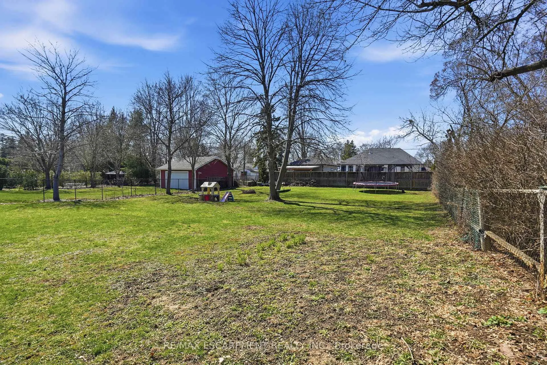 Photo 6 of 208 Seneca Avenue, Hamilton, Rural Glanbrook — HOMEH