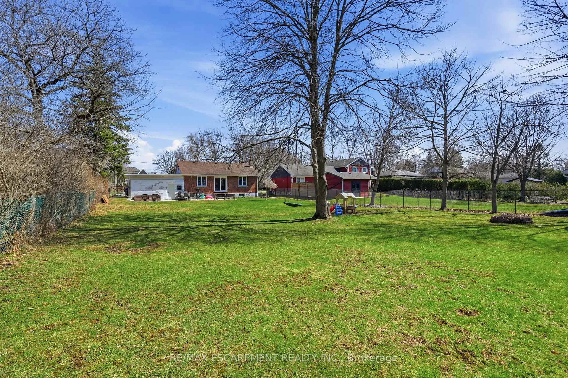 Photo 7 of 208 Seneca Avenue, Hamilton, Rural Glanbrook — HOMEH