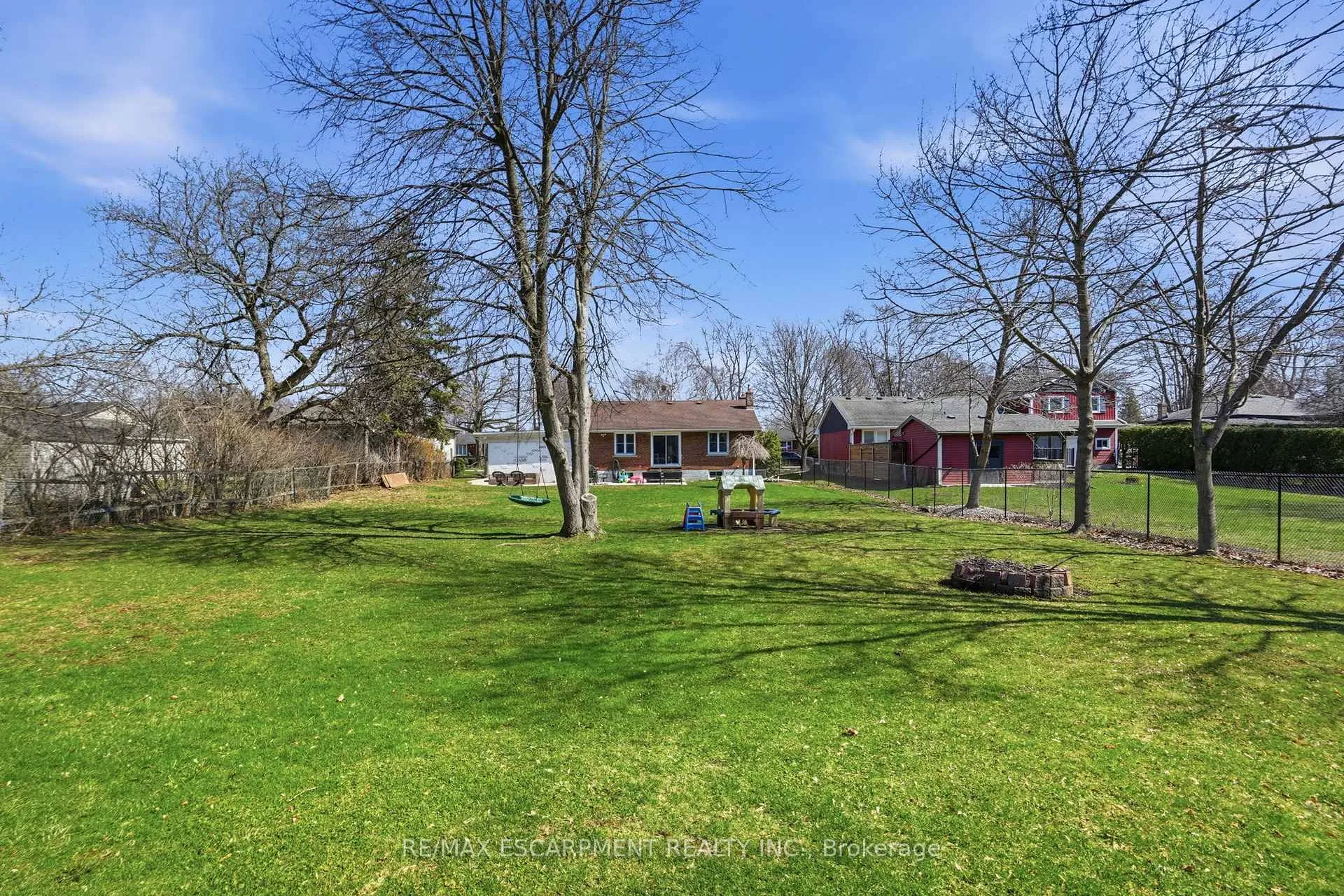 Photo 8 of 208 Seneca Avenue, Hamilton, Rural Glanbrook — HOMEH