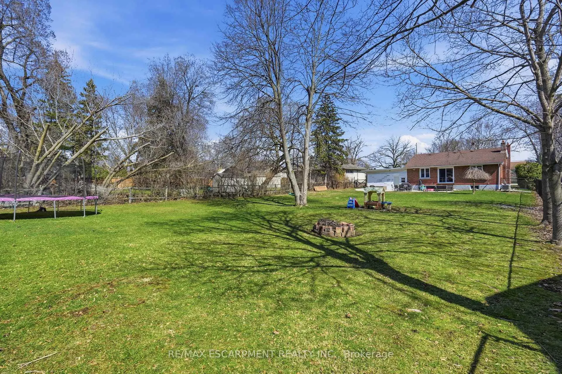 Photo 9 of 208 Seneca Avenue, Hamilton, Rural Glanbrook — HOMEH