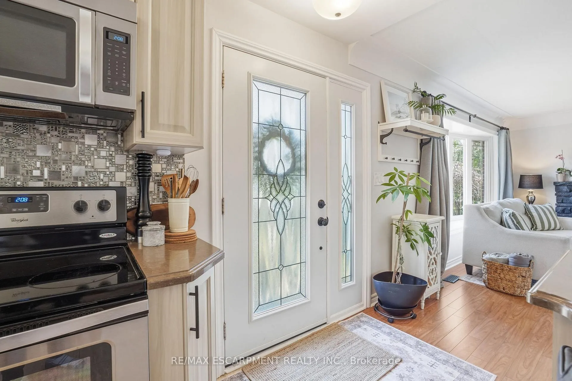Photo 13 of 208 Seneca Avenue, Hamilton, Rural Glanbrook — HOMEH